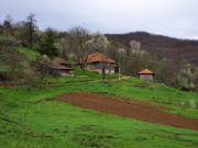 lac de Gazivode Kosovo - village de Banska au-dessus du lac lac de Gazivode Kosovo